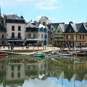 Superbe Sur Le Port De Saint Goustan , Auray France
